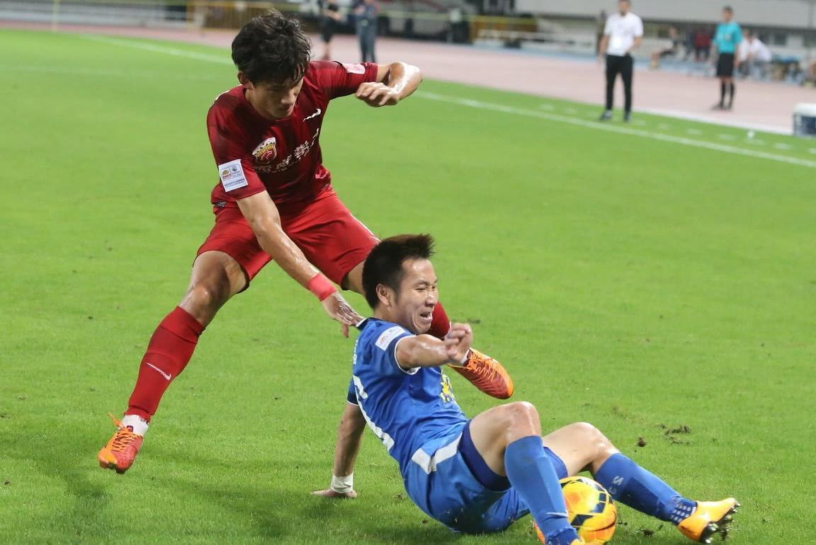 论梅西世界级停球射门VS国脚停球5米远,不!8