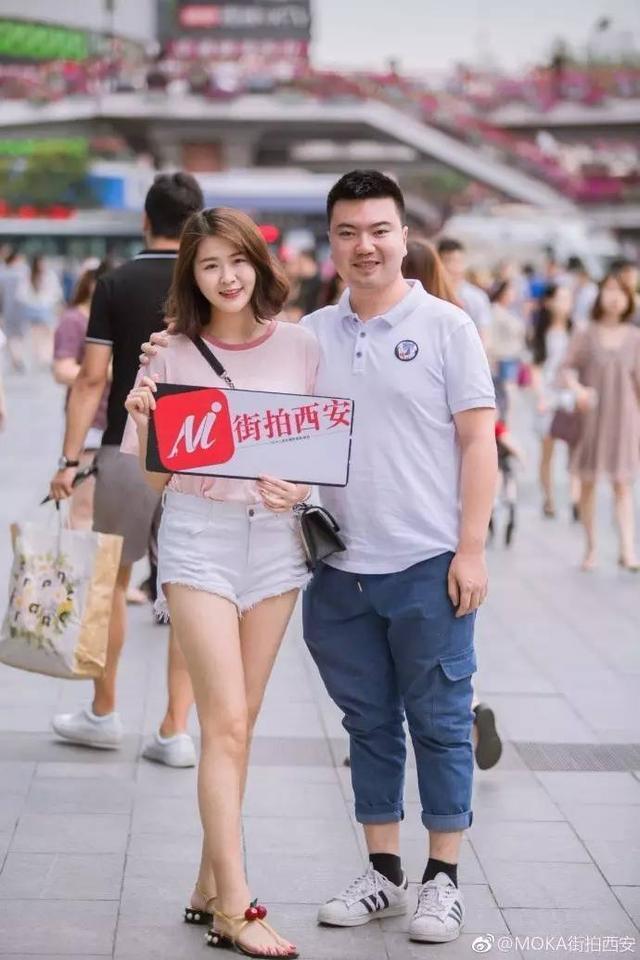 最近就有西安摄影师拍摄了街头好多对情侣的街拍照,看起来也是非常