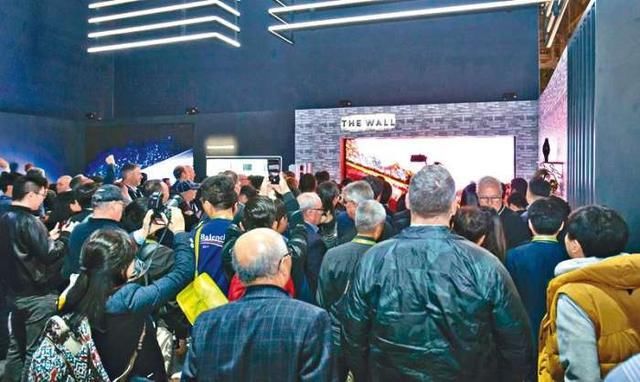 三星146寸电视墙厉害,LG可卷屏幕电视更逆天