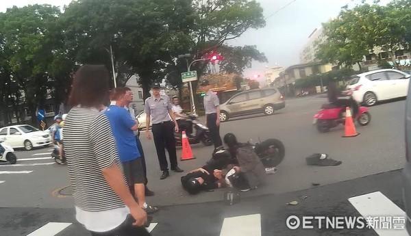 女孩照顾车祸伤员却被台湾网友嘲讽长得丑