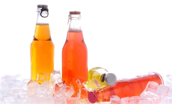 比可乐更可怕:喝红牛等功能饮料后果很恐怖 比可乐更可怕:喝红牛等功能饮料后果很恐怖