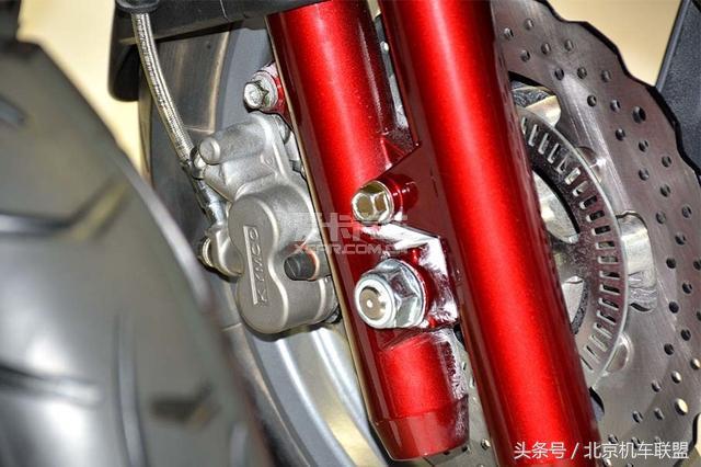 国产倒三轮摩托车再现2018上海摩博会 光阳