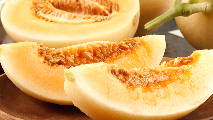 阎良黄肉甜瓜,18°蜜般甜,可食率高达98%,脆嫩香甜,每口都是享受 阎良黄肉甜瓜,18°蜜般甜,可食率高达98%,脆嫩香甜,每口都是享受