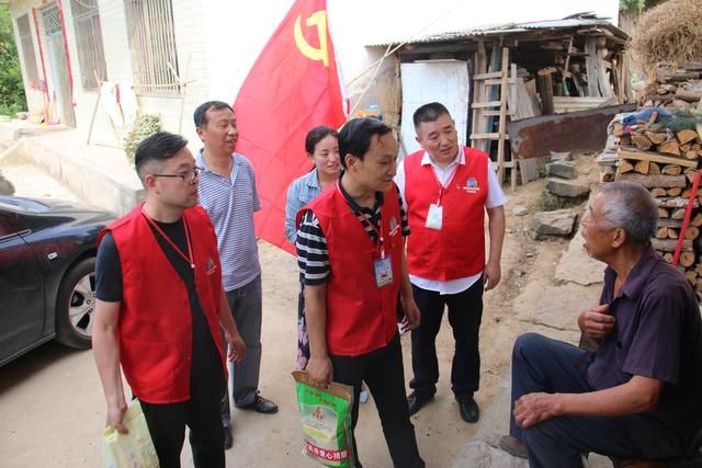 呵护未来,帮扶1+1,陕西省药品零售协会走进商