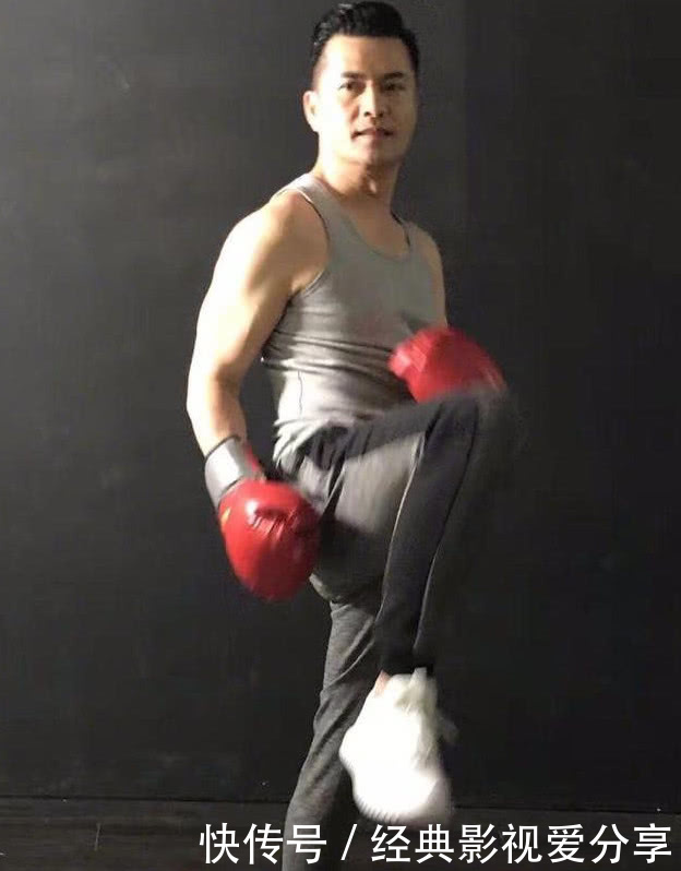 62岁吕良伟风采依旧,近照帅过刘德华,儿子的颜