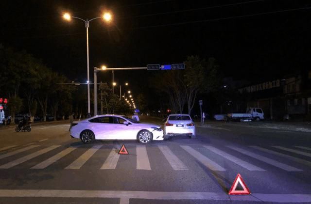 宝马3系遭马自达阿特兹侧面碰撞 宝马车主:无