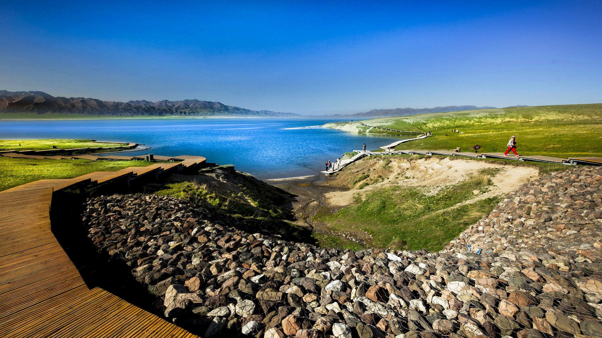 新疆赛里木湖风光壁纸,赛里木湖是埋藏在我心