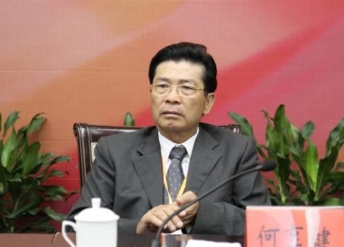 身为广东首富,一辆车开20年不换,低调到被人怼