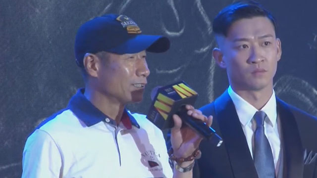 刘佩琦介绍新作 眼含泪光溢于言表