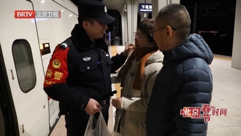 停车两分钟 治愈了乘警小白