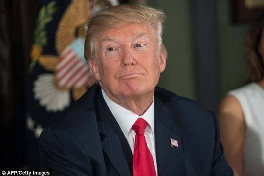 外媒:特朗普每天要看两次赞美自己的报道和 外媒:特朗普每天要看两次赞美自己的报道和