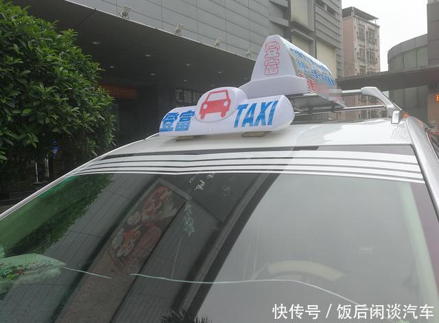 开高配凯迪拉克xt5跑出租车,市民:这车主应该是来体验生活的