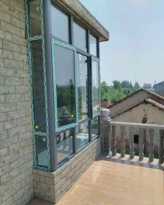 出嫁女儿盖2层半别墅给父母养老,总共花了27万