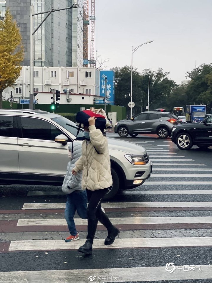 下雨了 北京阴雨中迎11月第一天 本周后期最低温或跌破冰点