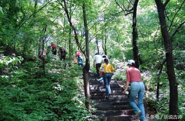 莫言下岭便无难,一山放出一山拦