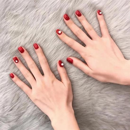 2018年新年美甲流行什么款式 过年在家指甲也