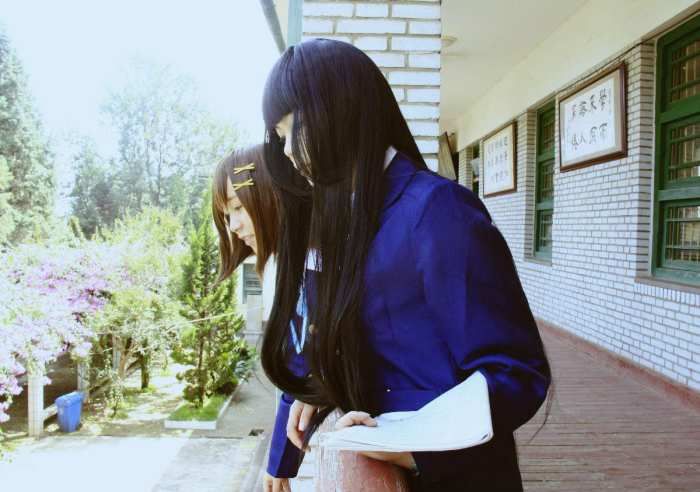 父亲认为读大专没用,带19岁女儿卖韭菜盒子!你