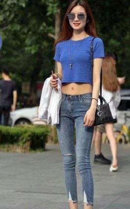 牛仔裤瞬间提升气场和增添亮点,穿上更加美观