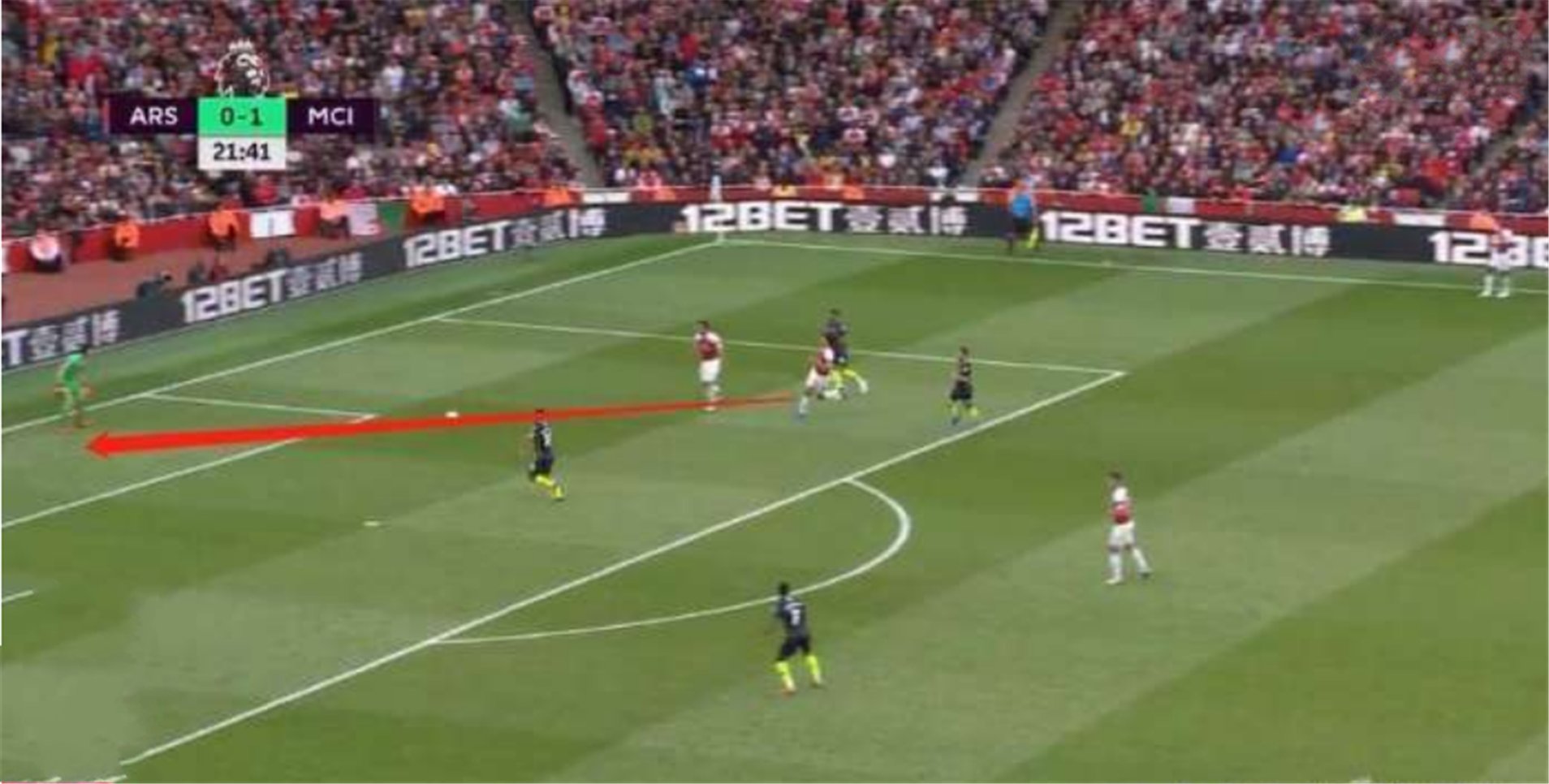 英超世界级门将因兴奋将球踢进自家球门,罕见