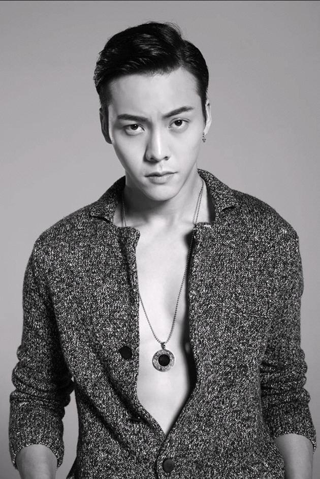 陈伟霆白色渔网衫大片 露腋下性感纹身 陈伟霆白色渔网衫大片 露腋下性感纹身