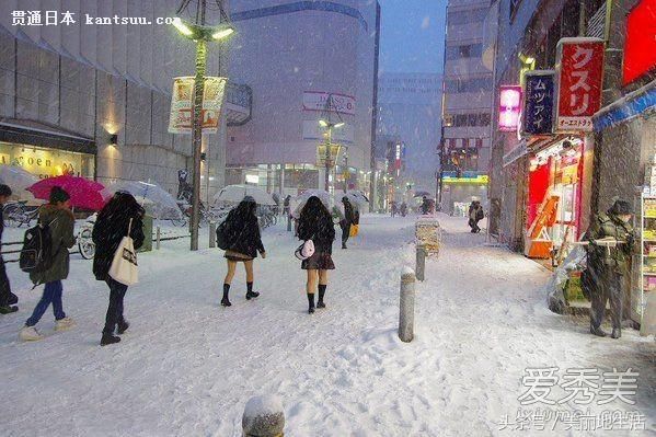 日本人真不怕冷,冬天穿短裤