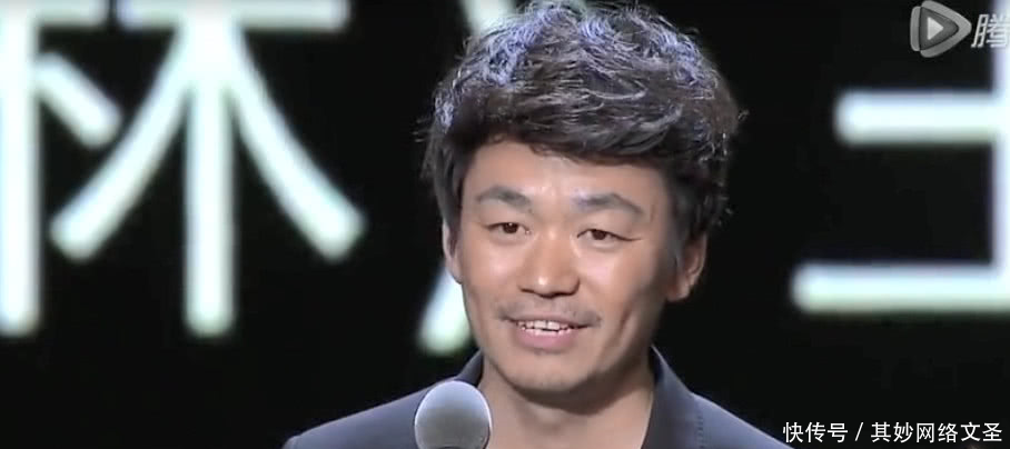 成龙在台下表情太严肃了,感觉不太开心,难道是因为王宝强那句"我是看