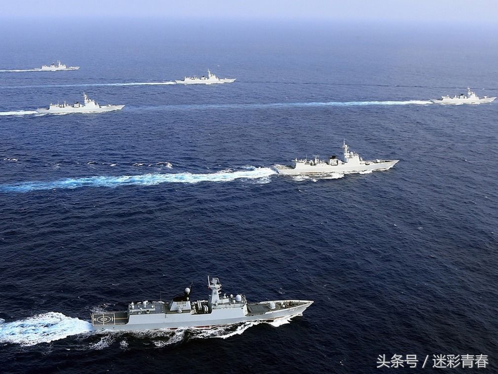 中国海军建军69周年 歼15首次挂实弹起降西太