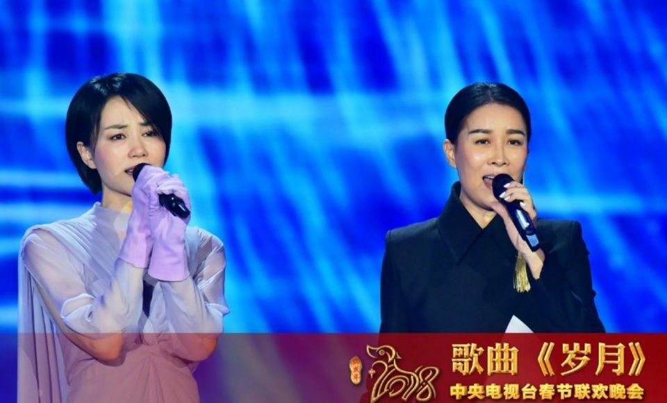 王菲央视春晚手套出处被扒!原来她对谢霆锋的感情是如此的纯粹