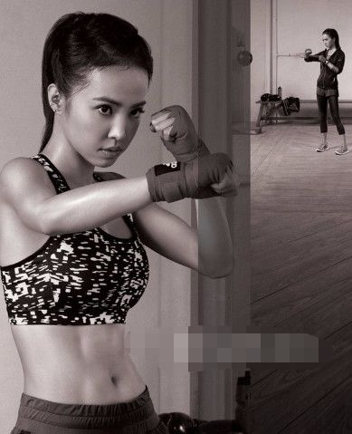 关悦8月13日,章泽天在社交软件上晒出健身视频,高难度动作展现腰部