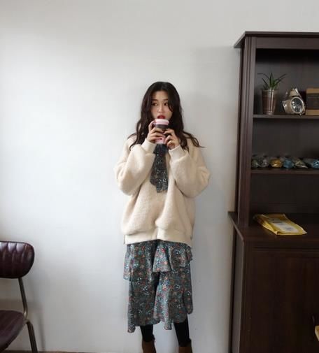 碎花裙子搭配什么上衣才好看 新年女神这样穿