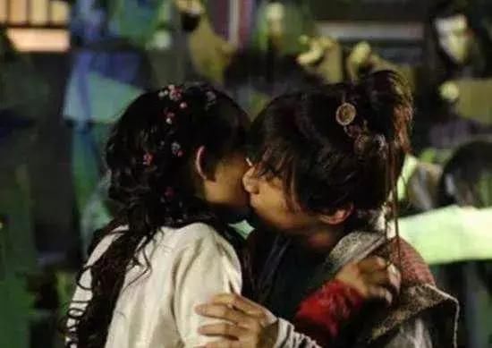 杨幂吻戏被舌吻,被咬嘴唇,最经典的还是最后一