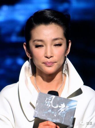 比央视卸妆镜头还恐怖,杨幂小鹿般眼睛僵硬无