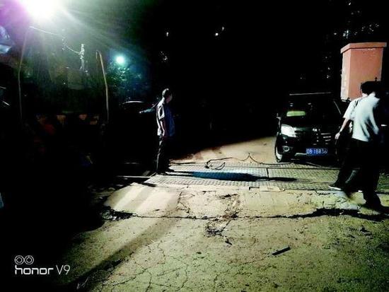 男子火车道停车致列车被堵无奈返回 将受行政处罚 男子火车道停车致列车被堵无奈返回 将受行政处罚