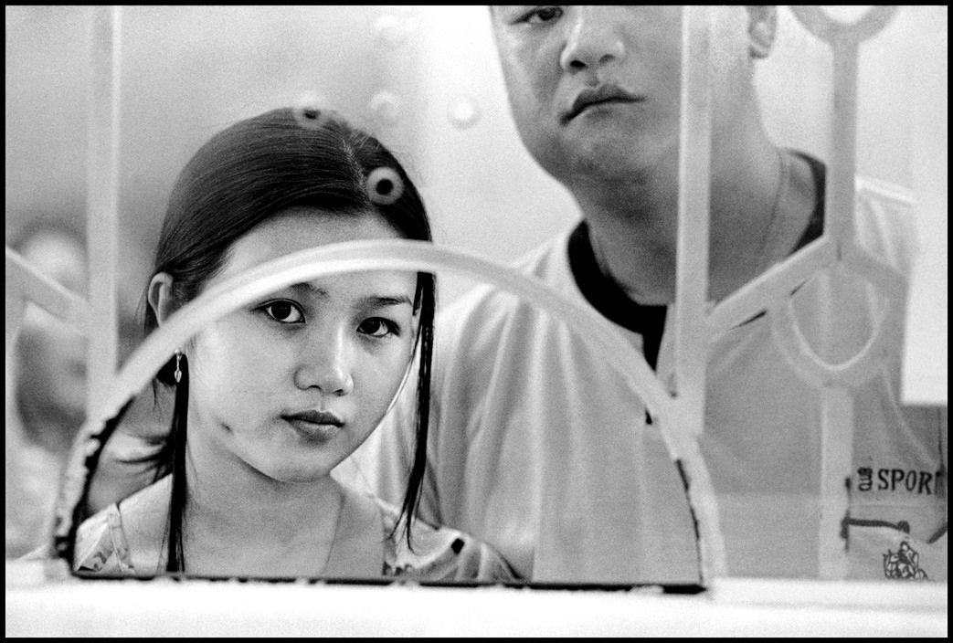 实拍:2003年大量台湾男子赴越南买婚,妙龄女郎