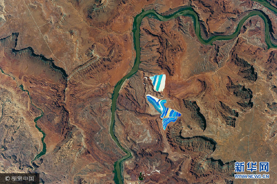 8月9日讯，宇航员从国际空间站拍摄到的美国犹他州摩押的氯化钾太阳能蒸发池。池中每一种颜色代表不同的蒸发状态。