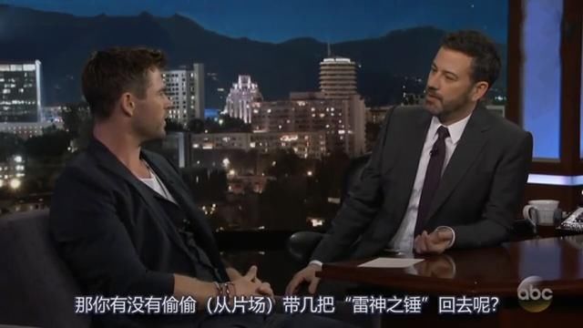 雷神偷偷从片场拿了几把锤子回家,其中一把放