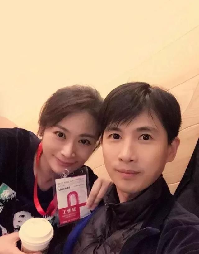 黄豆豆全家生活照:妻子漂亮气质好,儿子呆萌女