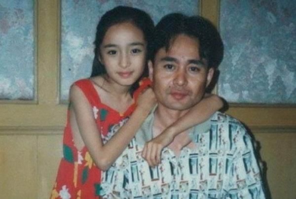 对比郑爽杨幂 angelababy 刘亦菲小时候照片,谁
