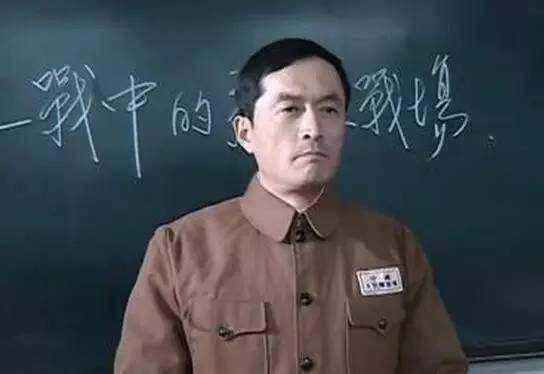 《亮剑》中德国军校毕业的常乃超,为何干不过泥腿子李云龙?
