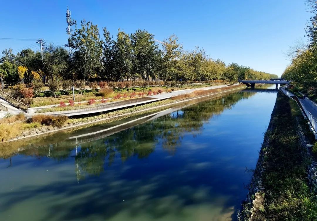 向東經石門路後,以隧道形式穿越法海寺森林公園,與金頂北路相接,終點