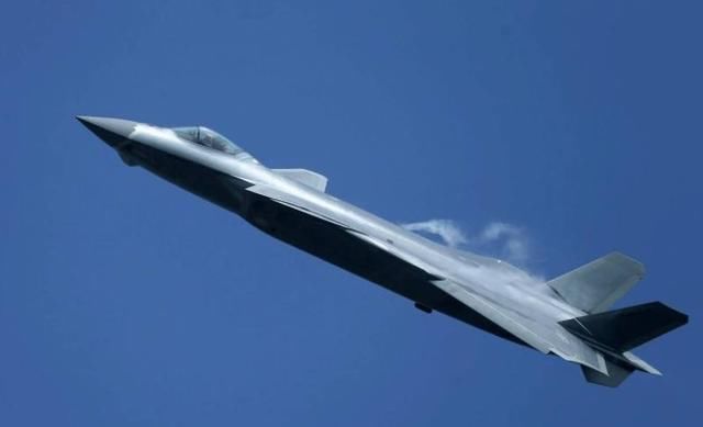 涡扇-15超越F-119被美媒看衰!歼20不会傻到和