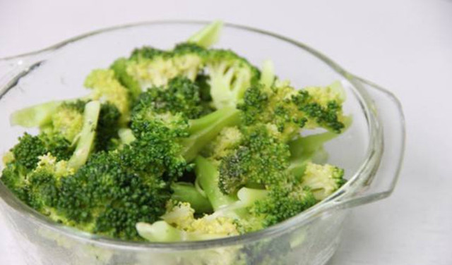 这几种蔬菜用开水烫一下就能吃了,而且更健康