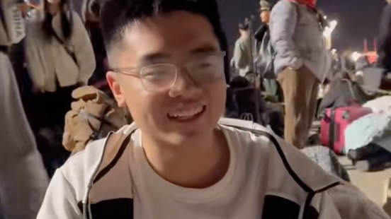 为升旗仪式熬夜等待值得吗？小哥感悟：这是一个永生难忘的经历