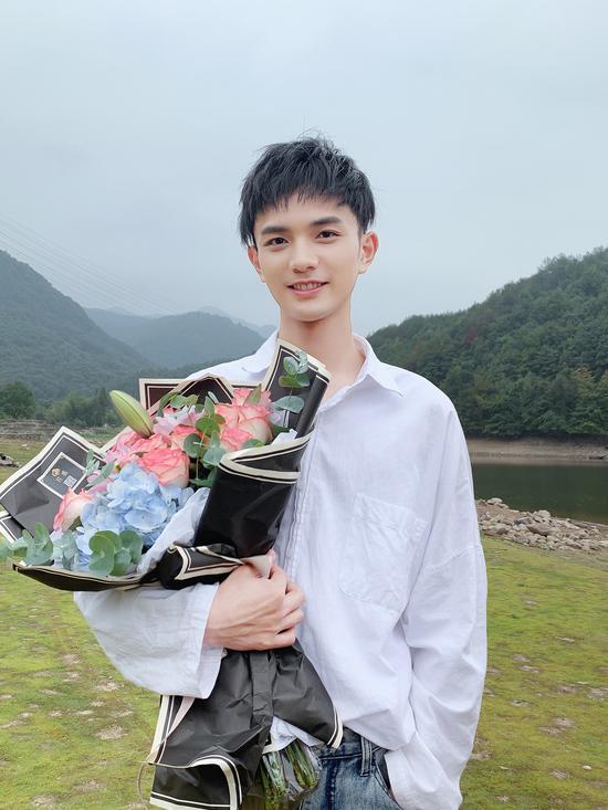 IP剧《师爷请自重》杀青 刘宸羽协助章若楠探案(图1) IP剧《师爷请自重》杀青 刘宸羽协助章若楠探案(图1)