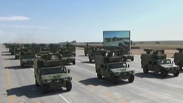 信息作战群亮相阅兵场 杀敌制胜关键力量 信息作战群亮相阅兵场 杀敌制胜关键力量