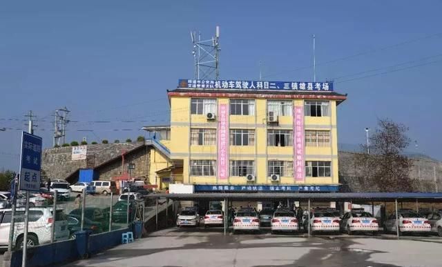 杨朝邦支队长到镇雄县调研驾考工作