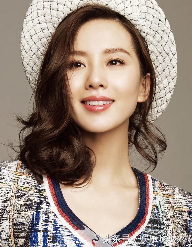 刘诗诗出席活动,大姨妈血染红裤子,网友:真是不