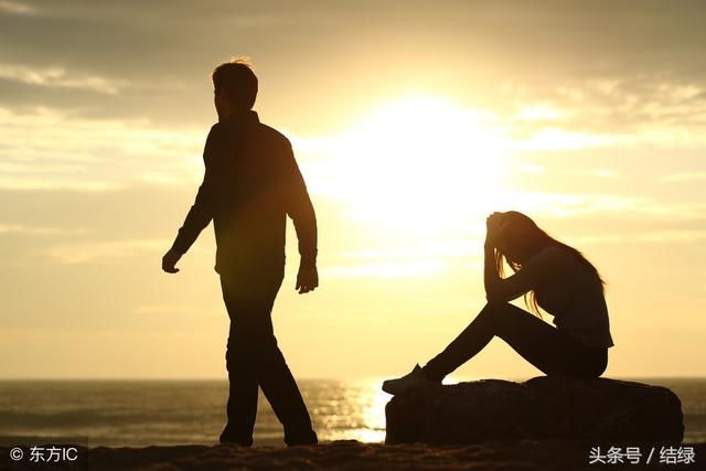 离婚几年后偶遇前妻,看到前妻身旁的小男孩,他