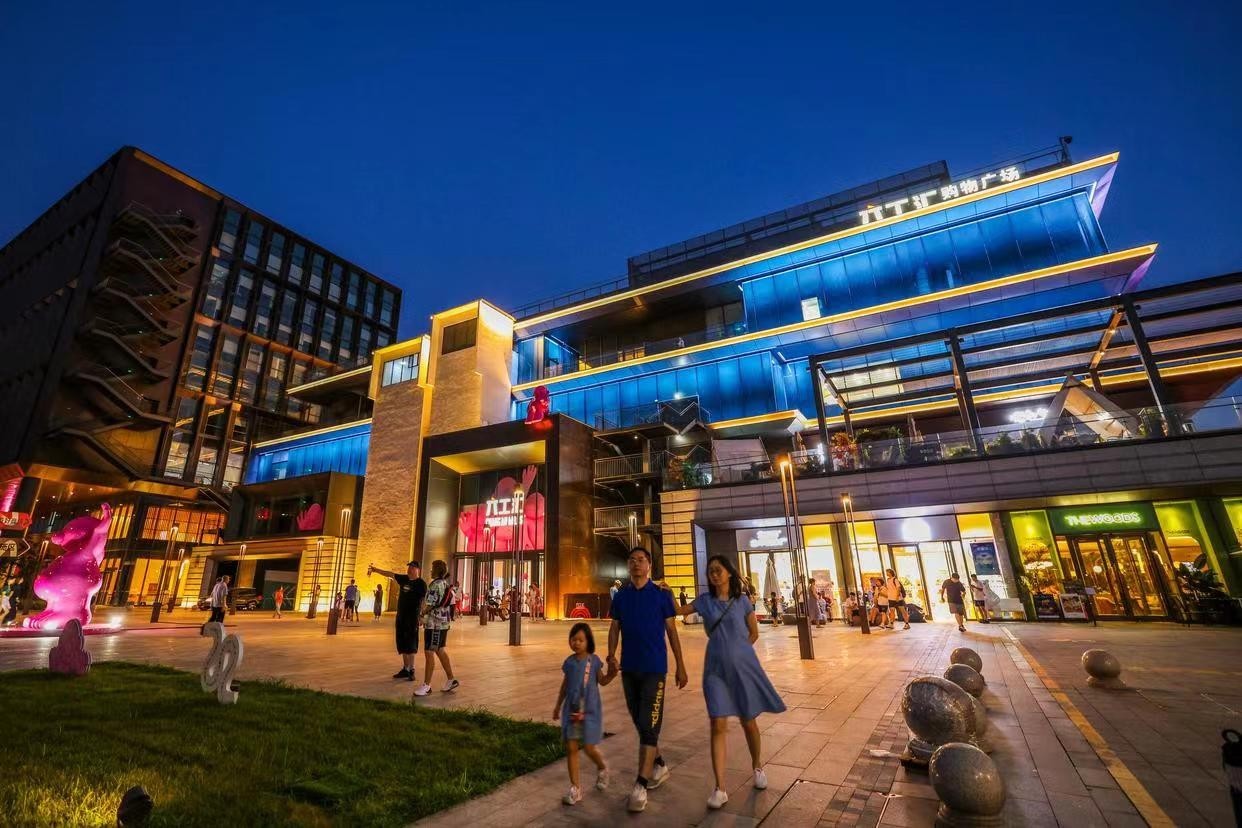 夜景首钢园最佳观赏地!一起来首钢六工汇“打卡”_北京时间