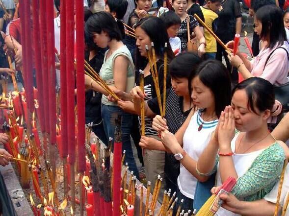 俗话说:穷人算命,富人烧香,为什么要这么说